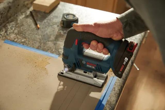 https://cdn.reebelo.com/pim/products/P-BOSCHJSH18001RTLITHIUMION18VJIGSAW/BLU-image-7.jpg