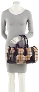 https://cdn.reebelo.com/pim/products/P-BURBERRYHAYMARKETCHECKGLADSTONESATCHEL/BEI-image-4.jpg