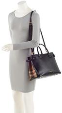 https://cdn.reebelo.com/pim/products/P-BURBERRYHOUSECHECKLEATHERBANNERMEDIUMTOTE/BLA-image-4.jpg