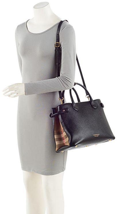 https://cdn.reebelo.com/pim/products/P-BURBERRYHOUSECHECKLEATHERBANNERMEDIUMTOTE/BLA-image-4.jpg