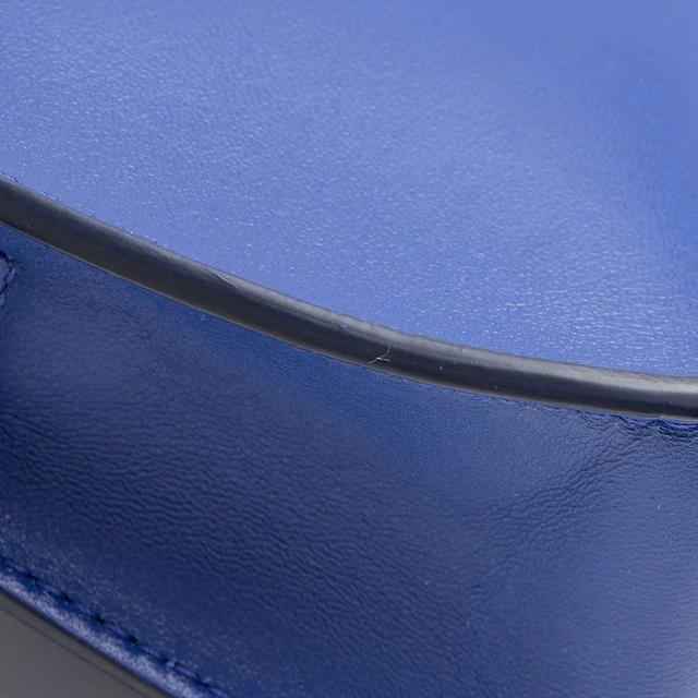 https://cdn.reebelo.com/pim/products/P-BURBERRYLEATHERSHIELDMINISHOULDERBAG/BLU-image-11.jpg