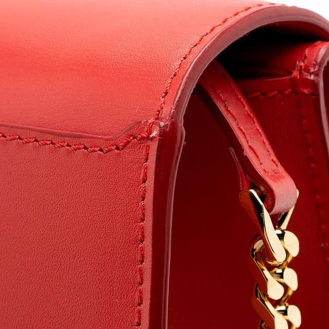 https://cdn.reebelo.com/pim/products/P-BURBERRYLEATHERTBENVELOPECHAINSHOULDERBAG/RED-image-12.jpg