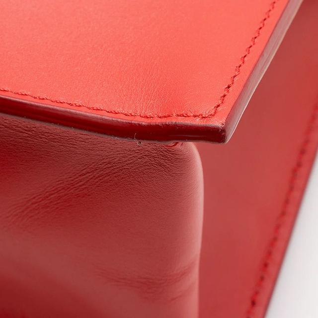 https://cdn.reebelo.com/pim/products/P-BURBERRYLEATHERTBENVELOPECHAINSHOULDERBAG/RED-image-13.jpg
