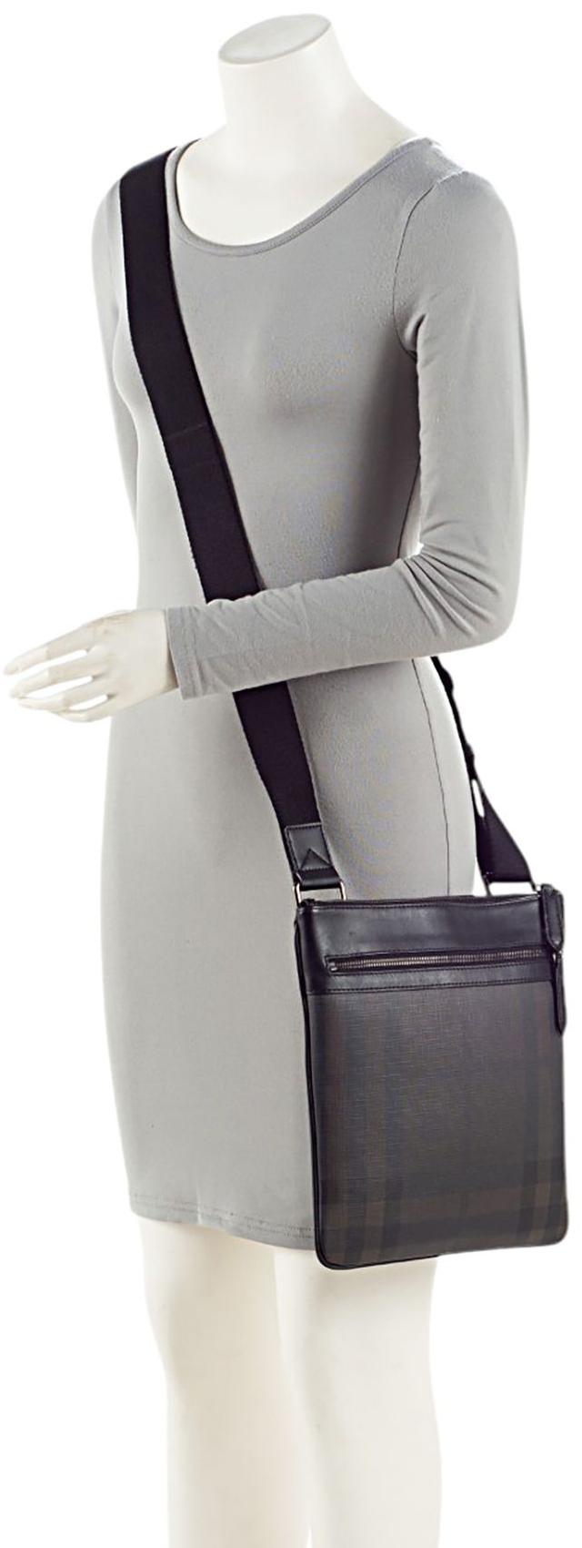 https://cdn.reebelo.com/pim/products/P-BURBERRYLONDONCHECKBECKLEYMESSENGER/BRO-image-4.jpg