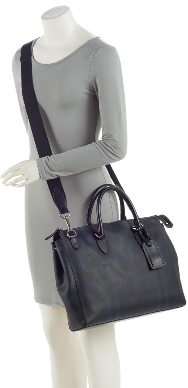 https://cdn.reebelo.com/pim/products/P-BURBERRYLONDONCHECKBERMONDSEYBRIEFCASE/BLA-image-4.jpg