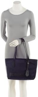 https://cdn.reebelo.com/pim/products/P-BURBERRYNYLONLOGOARDWELLSMALLTOTE/BLA-image-4.jpg