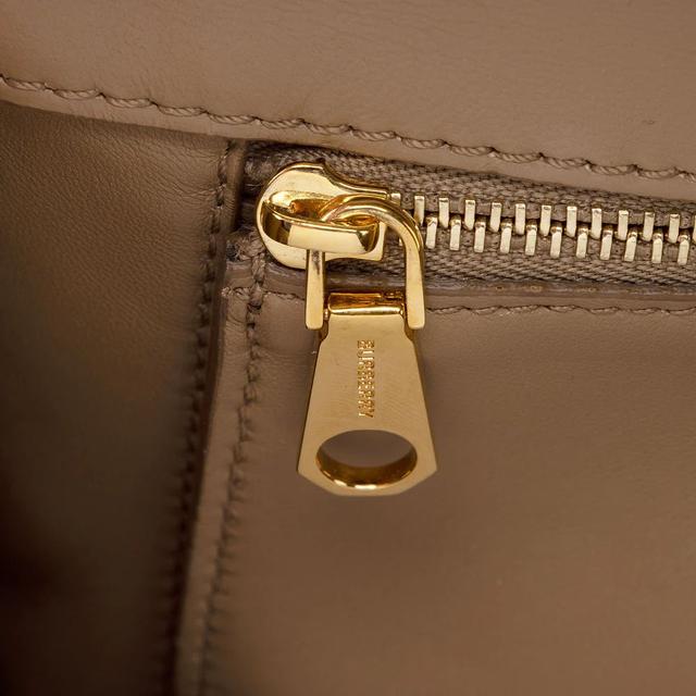 https://cdn.reebelo.com/pim/products/P-BURBERRYTBMONOGRAMLEATHERTBSMALLFLAPBAG/BRO-image-9.jpg