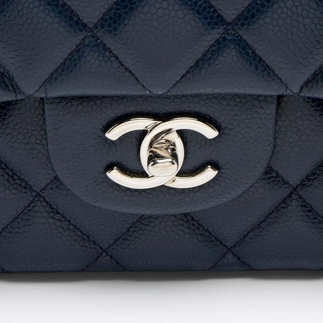 https://cdn.reebelo.com/pim/products/P-CHANELCAVIARLEATHERCLASSICJUMBODOUBLEFLAPBAG/BLU-image-8.jpg