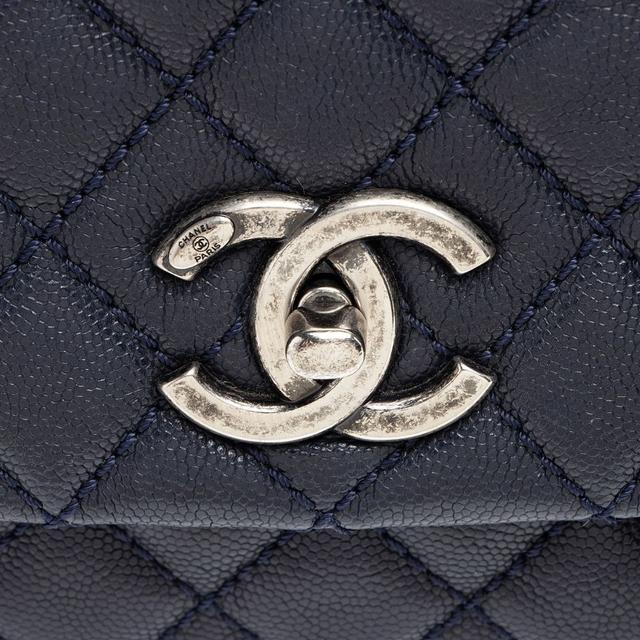 https://cdn.reebelo.com/pim/products/P-CHANELCAVIARLEATHERLIZARDCOCOSMALLTOPHANDLE/BLU-image-8.jpg