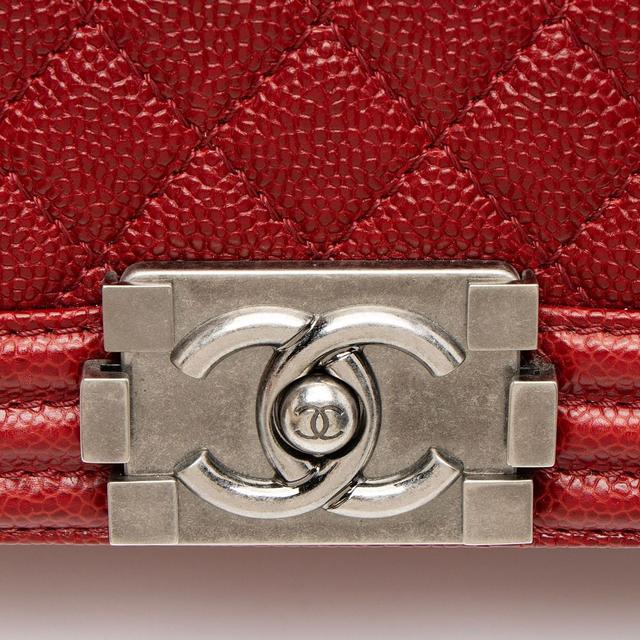 https://cdn.reebelo.com/pim/products/P-CHANELCAVIARLEATHERNEWMEDIUMBOYBAG/RED-image-8.jpg