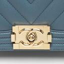 https://cdn.reebelo.com/pim/products/P-CHANELCHEVRONCAVIARLEATHEROLDMEDIUMBOYBAG/BLU-image-10.jpg