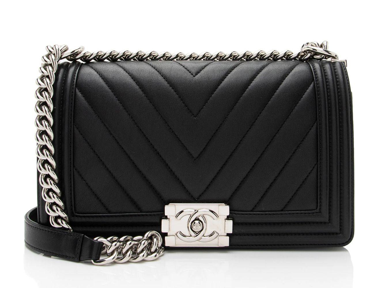 Chanel Chevron Lambskin Old Medium Boy Bag - Lambskin - Black