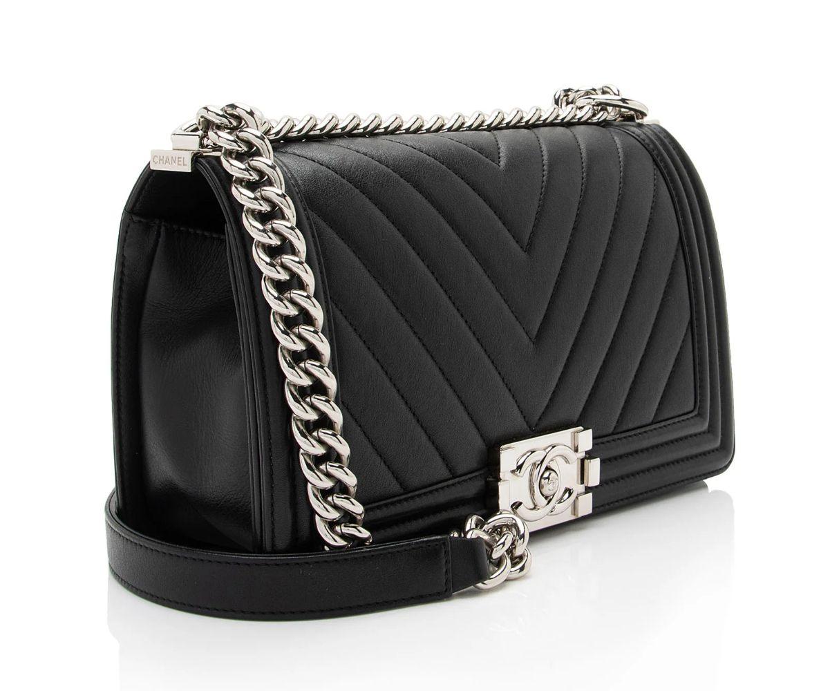 Chanel Chevron Lambskin Old Medium Boy Bag - Lambskin - Black
