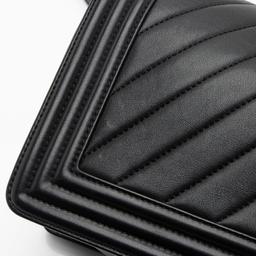 Chanel Chevron Lambskin Old Medium Boy Bag - Lambskin - Black