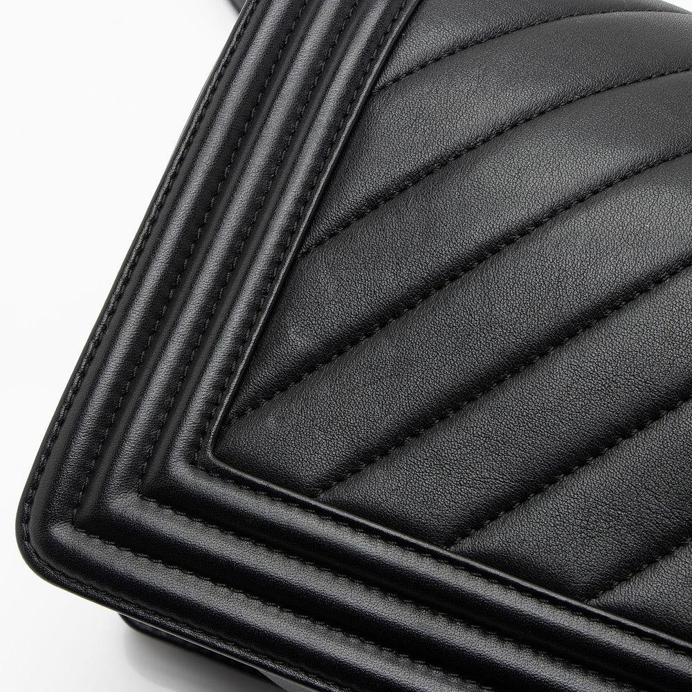 Chanel Chevron Lambskin Old Medium Boy Bag - Lambskin - Black