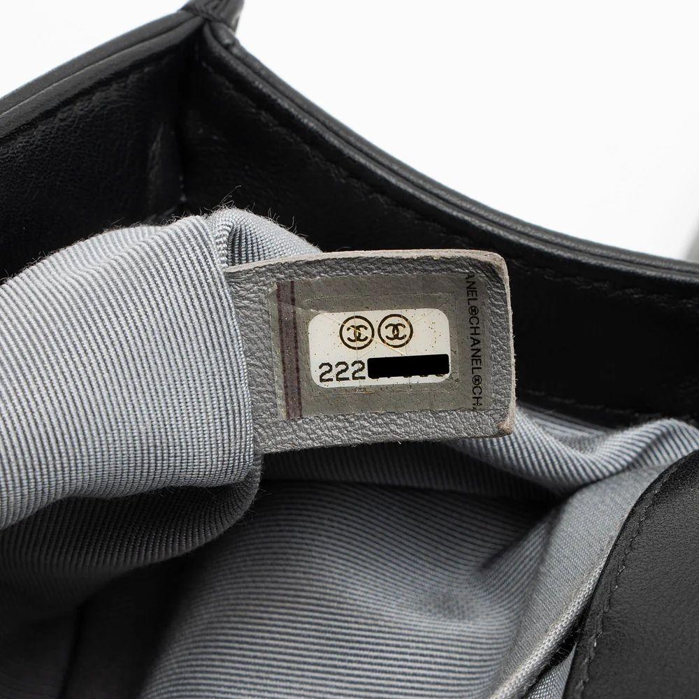 Chanel Chevron Lambskin Old Medium Boy Bag - Lambskin - Black