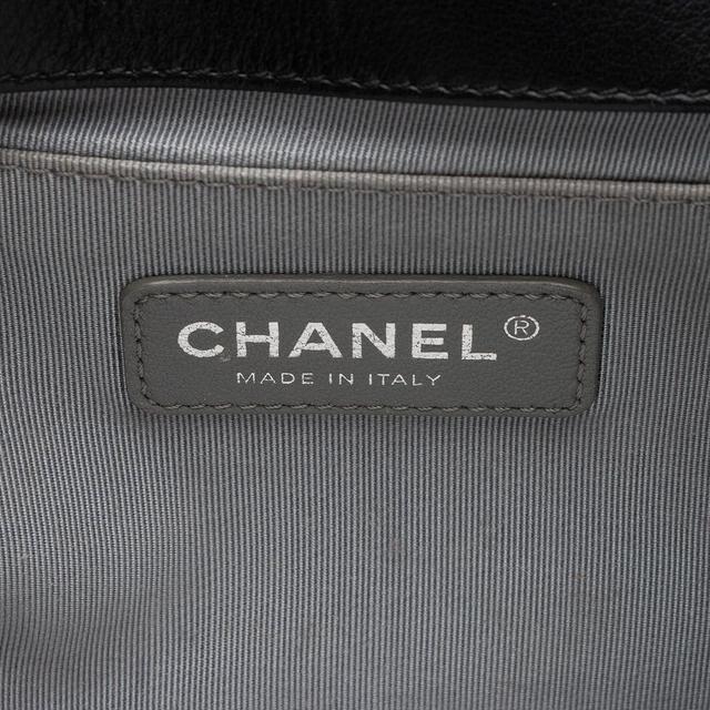 https://cdn.reebelo.com/pim/products/P-CHANELCHEVRONLAMBSKINOLDMEDIUMBOYBAG/BLA-image-7.jpg