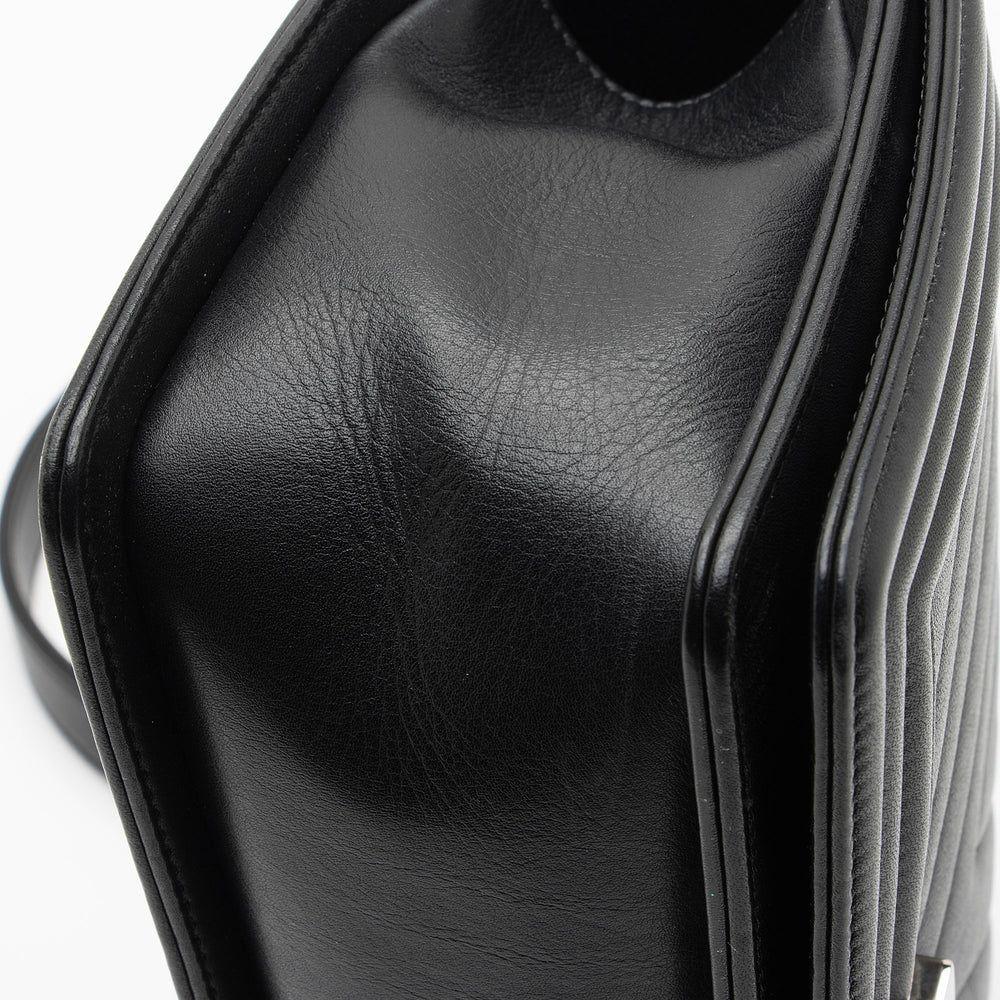 Chanel Chevron Lambskin Old Medium Boy Bag - Lambskin - Black