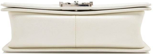 https://cdn.reebelo.com/pim/products/P-CHANELIRIDESCENTCALFSKINOLDMEDIUMBOYBAG/WHI-image-3.jpg