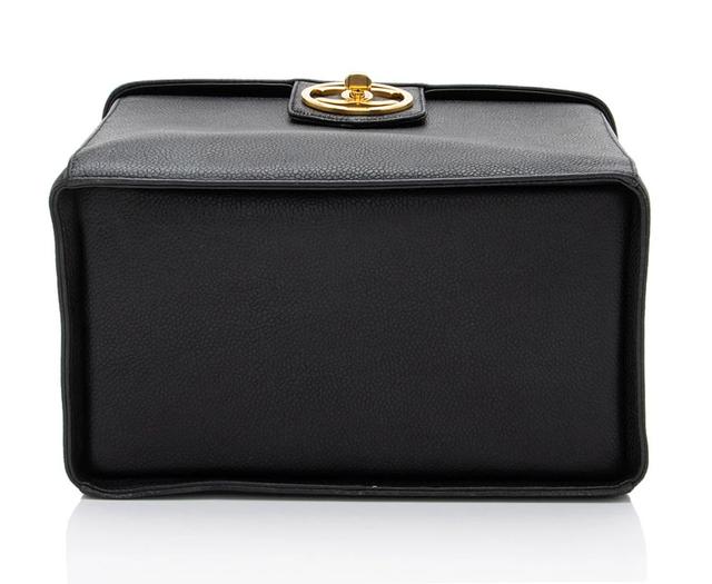 https://cdn.reebelo.com/pim/products/P-CHANELVINTAGECAVIARLEATHERVANITYTRAINCASE/BLA-image-3.jpg