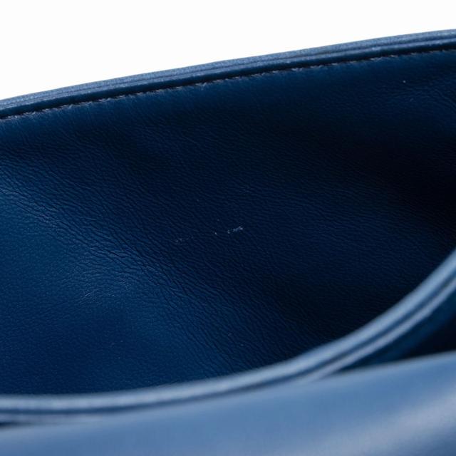 https://cdn.reebelo.com/pim/products/P-FENDILEATHERBEBAGUETTESHOULDERBAG/BLU-image-14.jpg