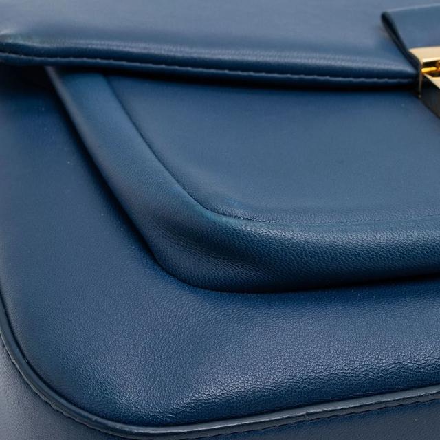 https://cdn.reebelo.com/pim/products/P-FENDILEATHERBEBAGUETTESHOULDERBAG/BLU-image-17.jpg