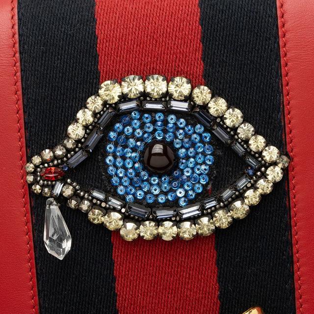 https://cdn.reebelo.com/pim/products/P-GUCCILEATHEREVILEYECHAINMEDIUMSHOULDERBAG/RED-image-15.jpg