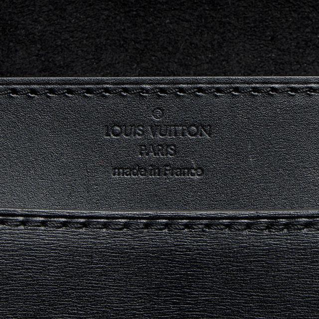 https://cdn.reebelo.com/pim/products/P-LOUISVUITTONCALFSKINCHAINLOUISEGMCLUTCH/BLA-image-7.jpg