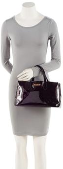 https://cdn.reebelo.com/pim/products/P-LOUISVUITTONMONOGRAMVERNISWILSHIREPMTOTE/RED-image-4.jpg