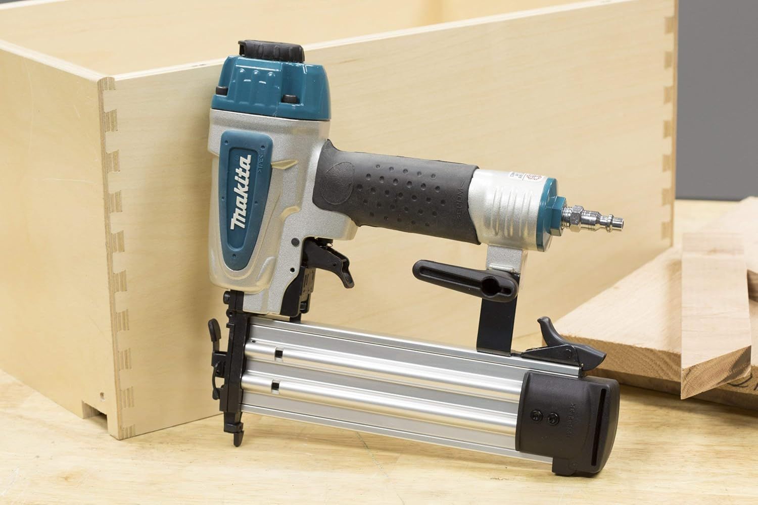 Makita AF505N-R 18 Gauge 2 in. Brad Nailer Kit - Teal