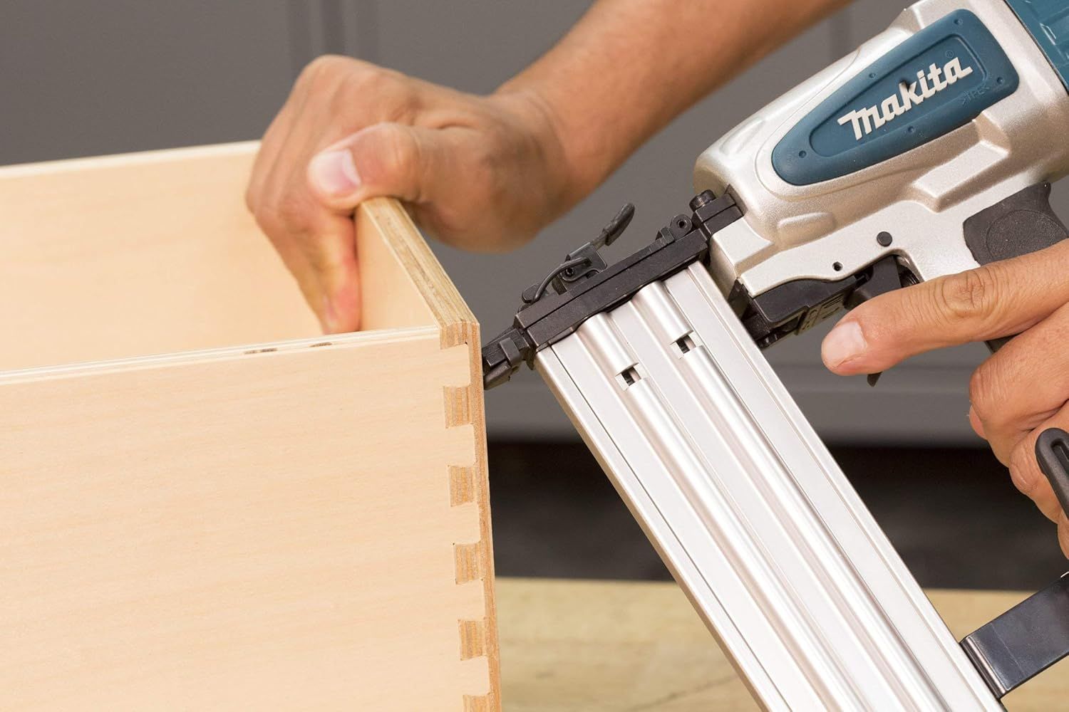 Makita AF505N-R 18 Gauge 2 in. Brad Nailer Kit - Teal