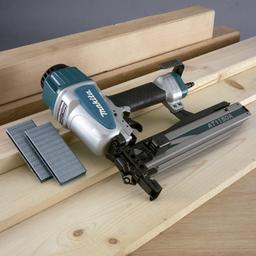 Makita AT1150A 7/16" Medium Crown Stapler 16 Ga. - Teal