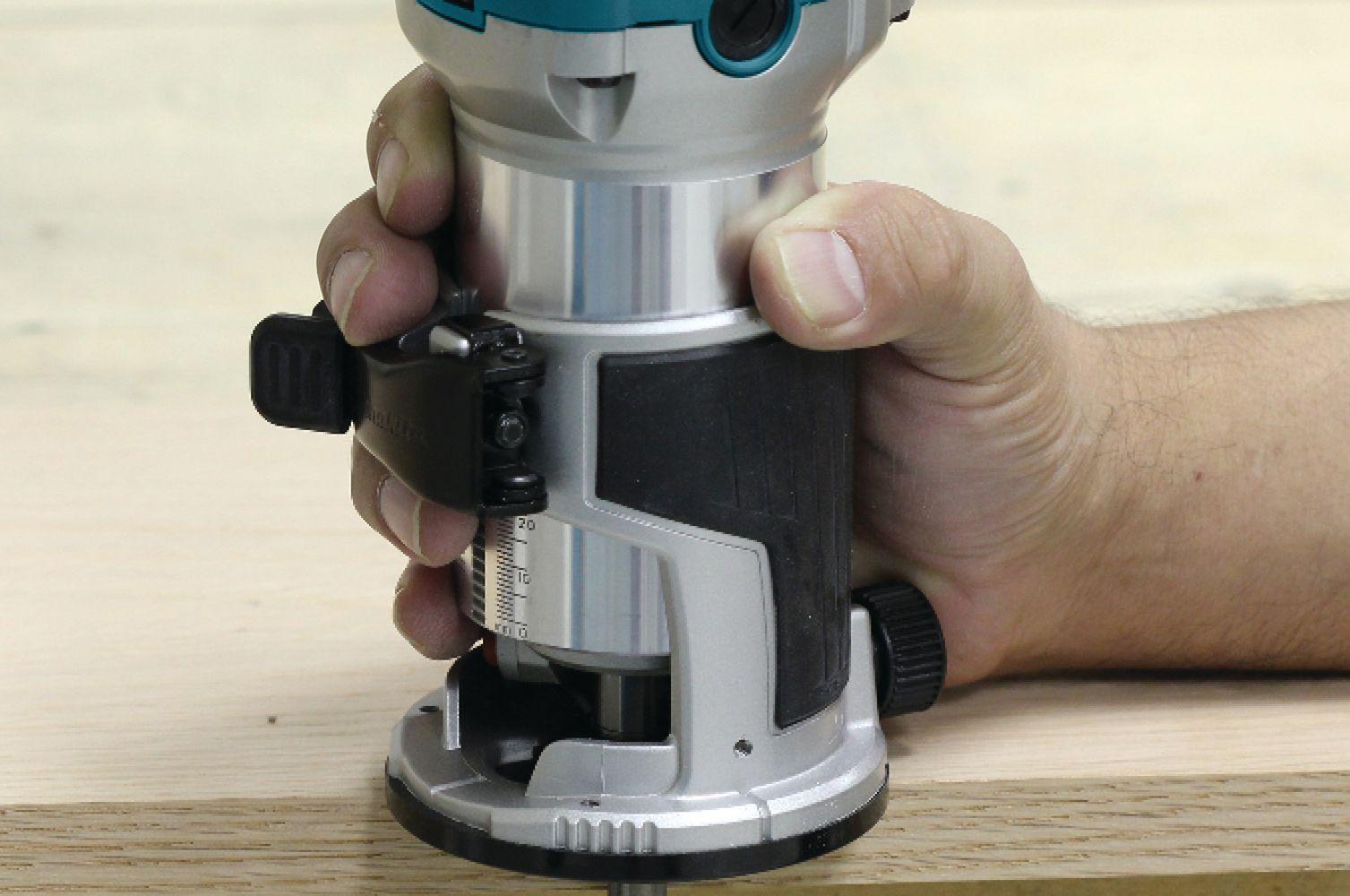 Makita RT0701C 1-1/4 HP Compact Router - Teal