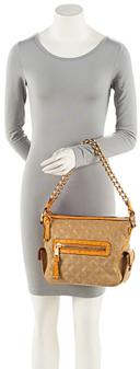 https://cdn.reebelo.com/pim/products/P-MARCJACOBSCOATEDCANVASOSTRICHSTAMHOBO/BRO-image-4.jpg