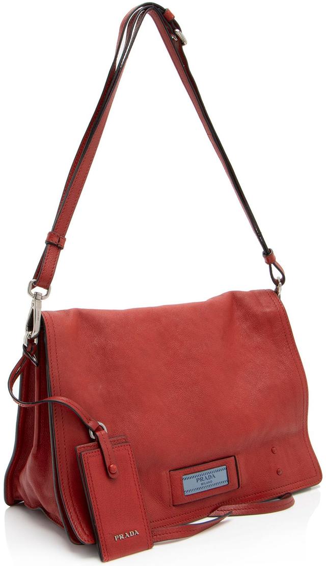 https://cdn.reebelo.com/pim/products/P-PRADAOMBREGLACECALFETIQUETTEFLAPMESSENGER/RED-image-1.jpg