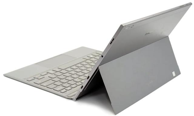 https://cdn.reebelo.com/pim/products/P-SAMSUNGGALAXYBOOK212INCH2018/SIL-image-3.jpg