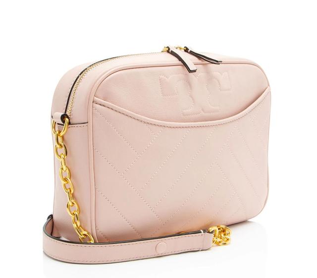 https://cdn.reebelo.com/pim/products/P-TORYBURCHCHEVRONLEATHERALEXASTITCHCAMERABAG/PIN-image-1.jpg
