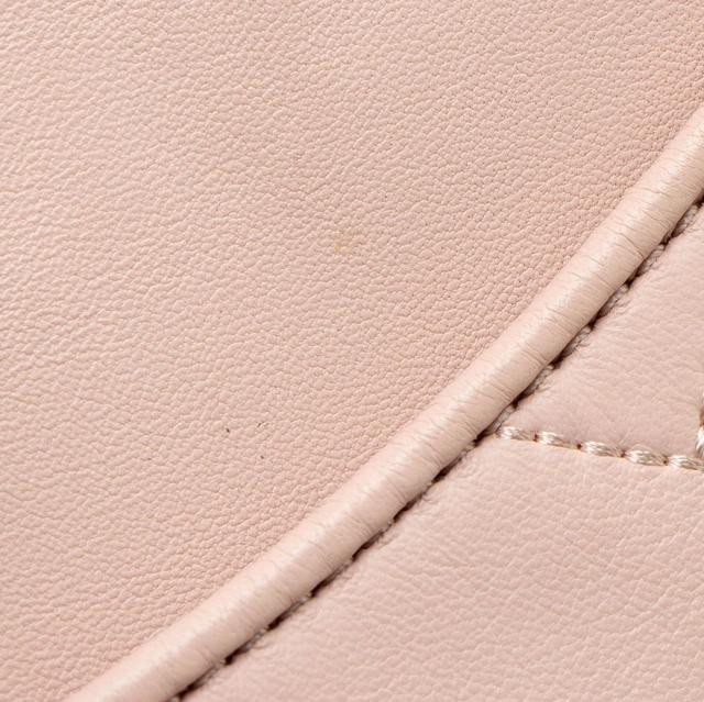https://cdn.reebelo.com/pim/products/P-TORYBURCHCHEVRONLEATHERALEXASTITCHCAMERABAG/PIN-image-8.jpg