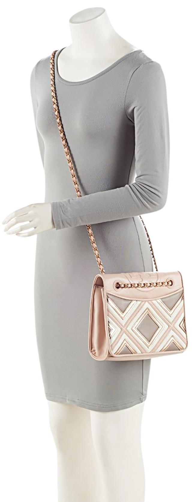https://cdn.reebelo.com/pim/products/P-TORYBURCHMATTELEATHERGEOFLEMINGSHOULDERBAG/BEI-image-4.jpg