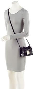 https://cdn.reebelo.com/pim/products/P-TORYBURCHPATENTLEATHERBONBONMINITOPHANDLE/BLA-image-4.jpg