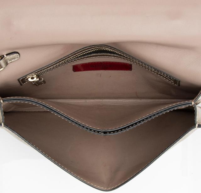 https://cdn.reebelo.com/pim/products/P-VALENTINOMETALLICNAPPALEATHERROCKSTUDCLUTCH/GOL-image-4.jpg