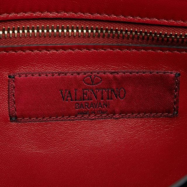 https://cdn.reebelo.com/pim/products/P-VALENTINOVELVETROCKSTUDSPIKEUPSHOULDERBAG/BLA-image-6.jpg