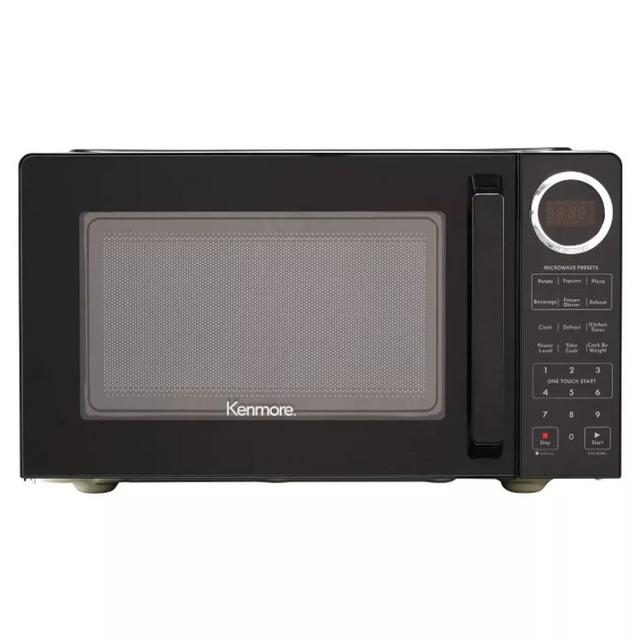 Kenmore  0.9 cu-ft Microwave in Black in Excellent condition